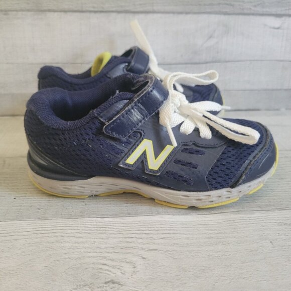 New Balance Boys 680 V5 Running Shoe Sz 1 - Picture 1 of 7